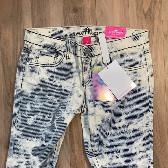 Almost Famous Skinny jean w striped splatter bleach print retro size 7 - Picture 5 of 16